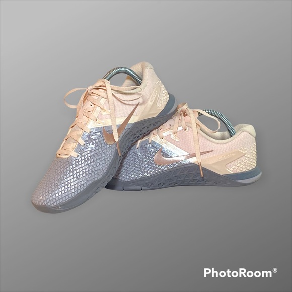 Nike Shoes - Womens Nike Metcon 4 Training Shoes